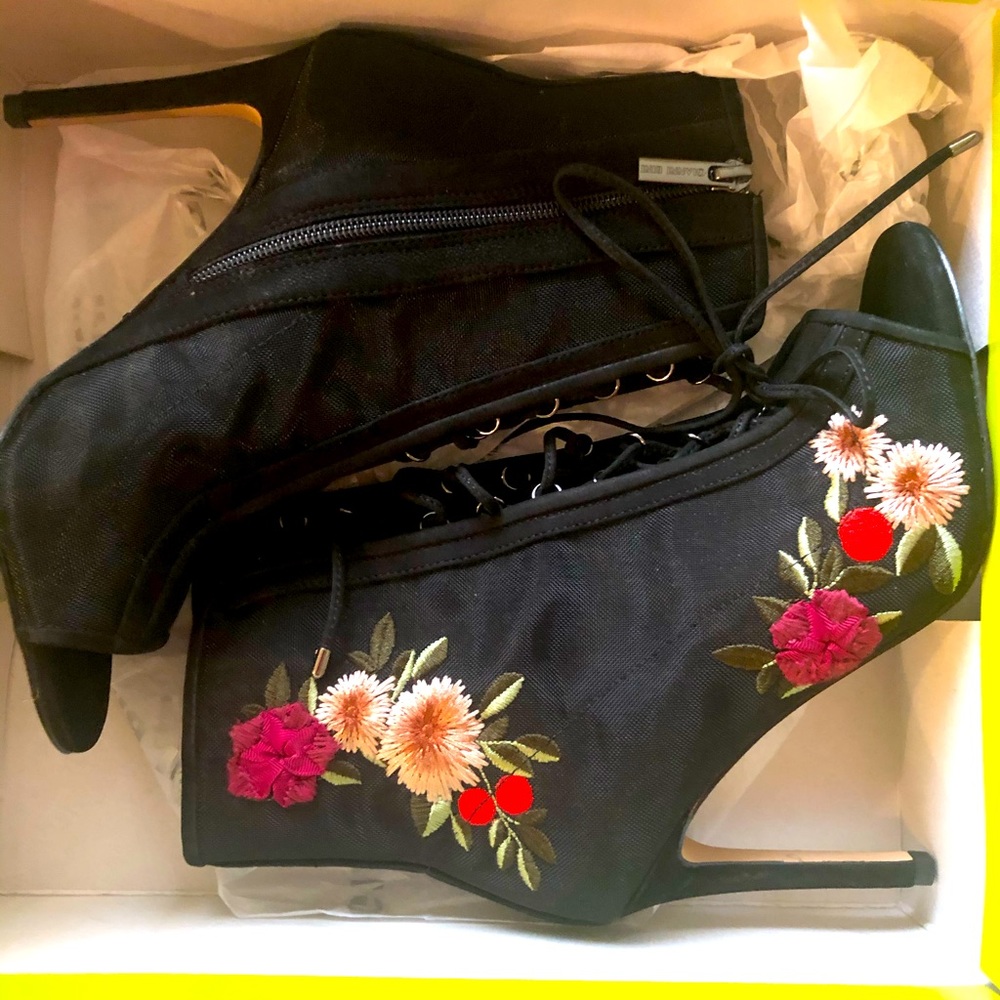 Gianni Bini black lace up heels